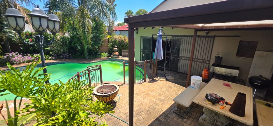 5 Bedroom Property for Sale in Wilkoppies North West